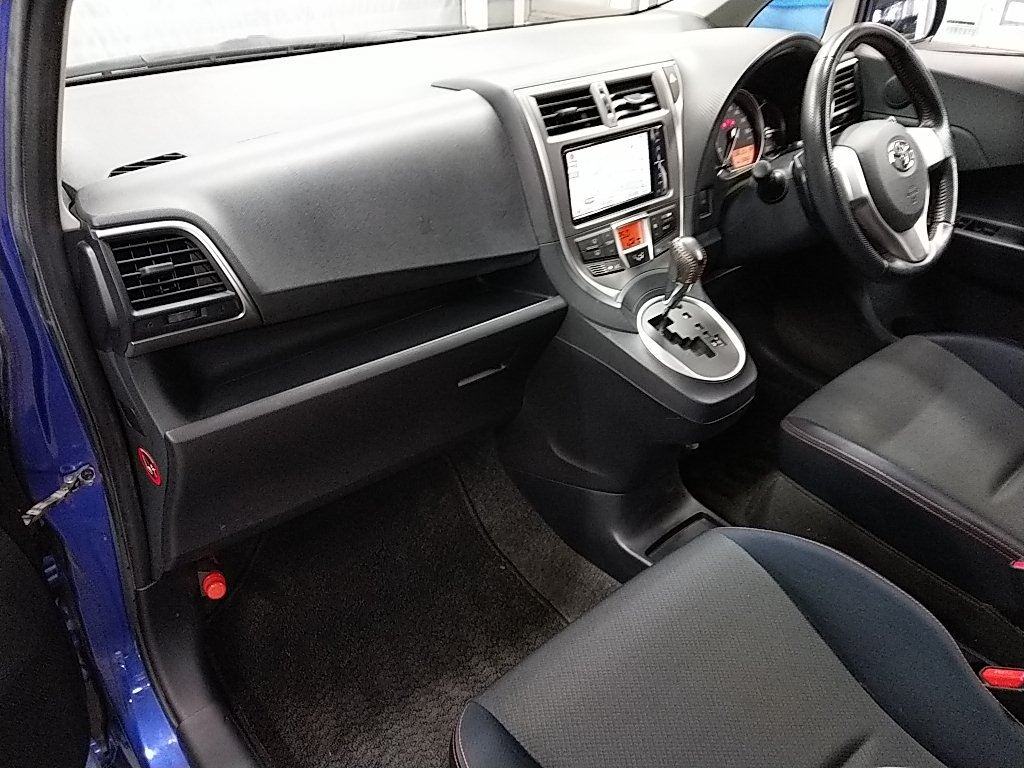 2010 TOYOTA RACTIS